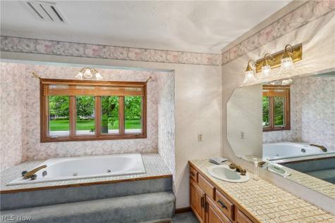 1006 Traci Lane Copley OH 44321