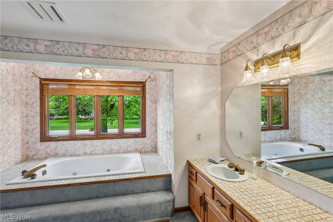 1006 Traci Lane Copley OH 44321