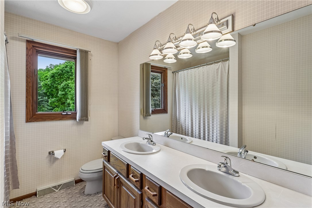 1006 Traci Lane Copley OH 44321