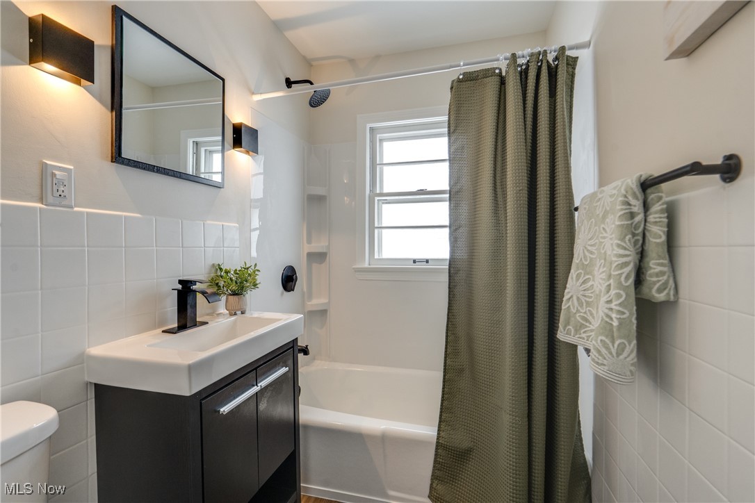 2079 12th Street SW Akron OH 44314