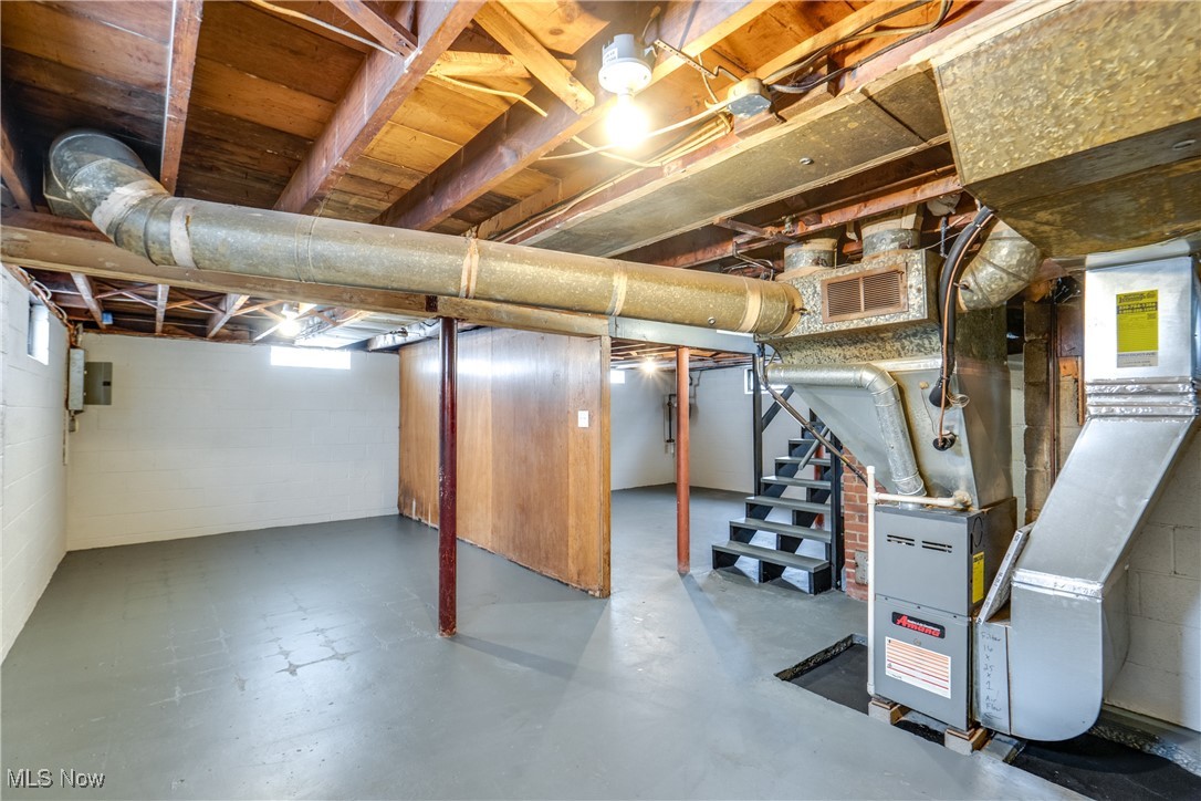 2079 12th Street SW Akron OH 44314