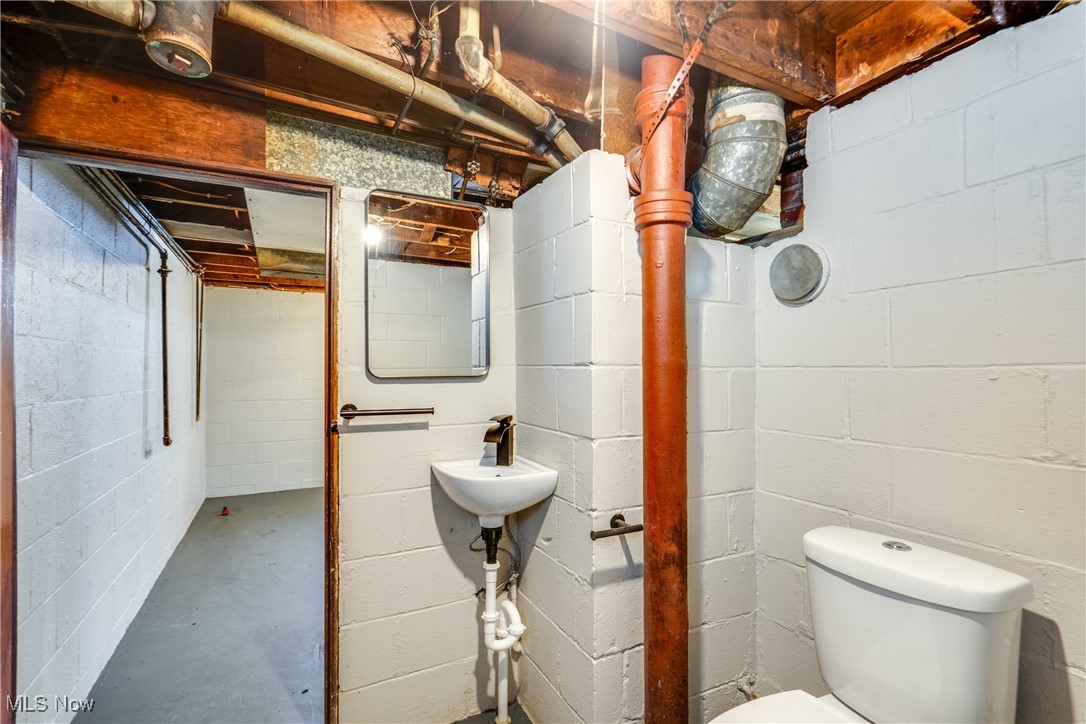 2079 12th Street SW Akron OH 44314