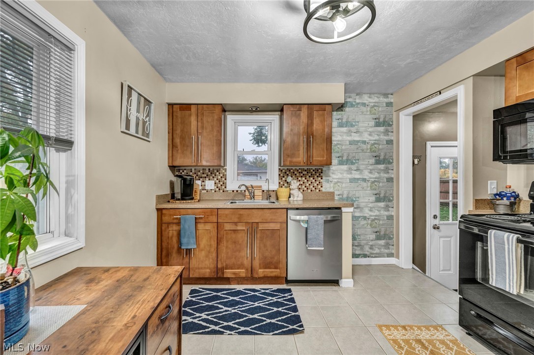 653 Lucille Drive Elyria OH 44035