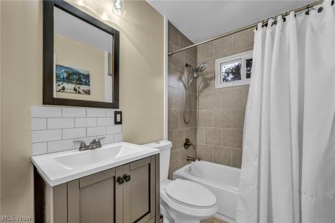 653 Lucille Drive Elyria OH 44035