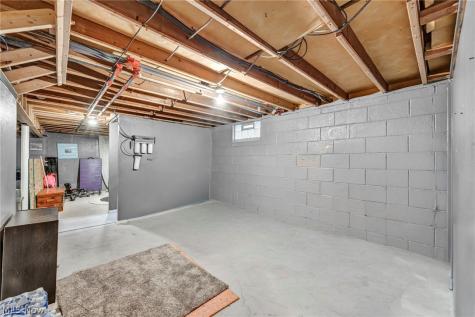 653 Lucille Drive Elyria OH 44035