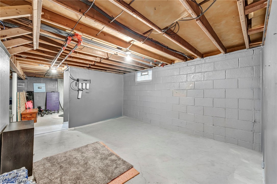653 Lucille Drive Elyria OH 44035
