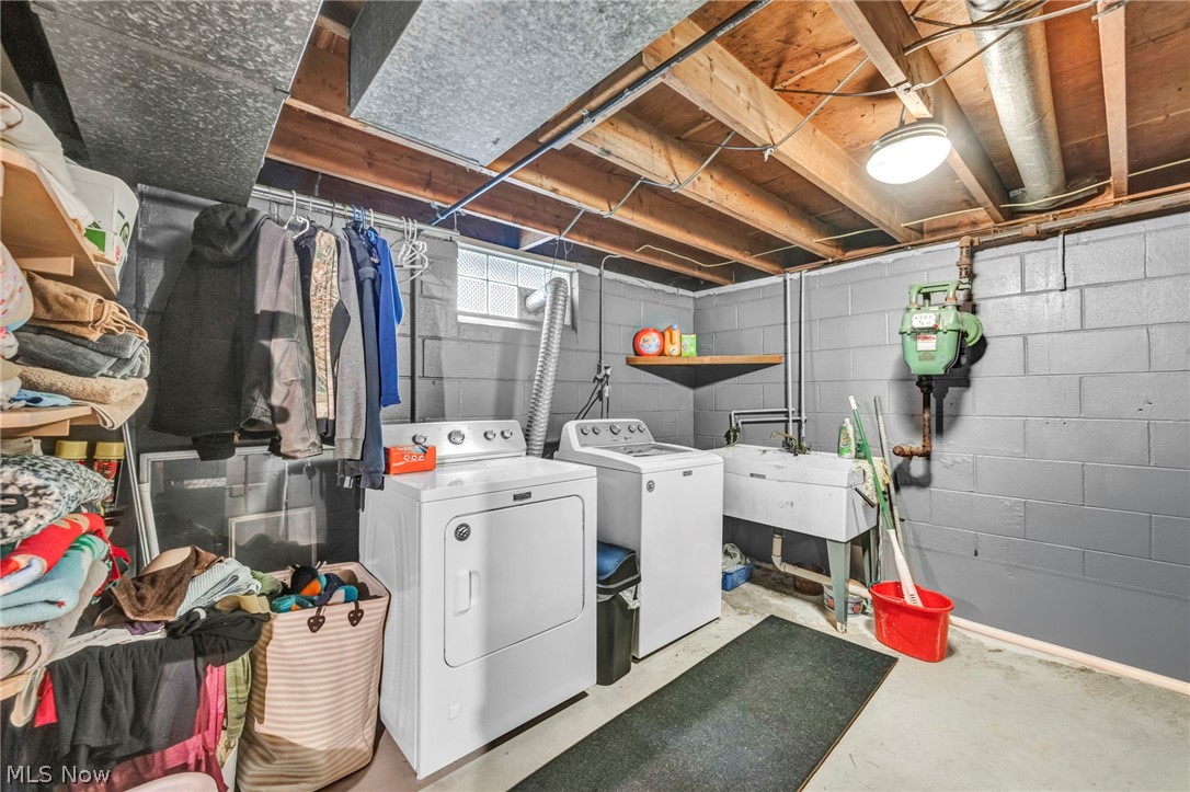 653 Lucille Drive Elyria OH 44035