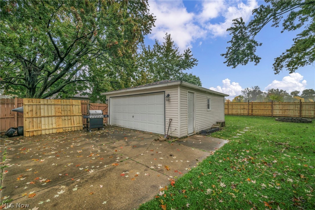 653 Lucille Drive Elyria OH 44035