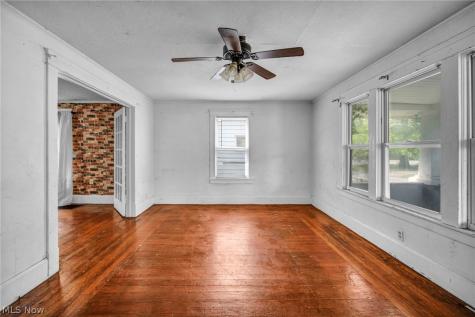 132 Irondale Street Elyria OH 44035