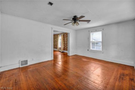 132 Irondale Street Elyria OH 44035