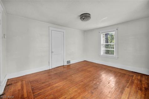132 Irondale Street Elyria OH 44035