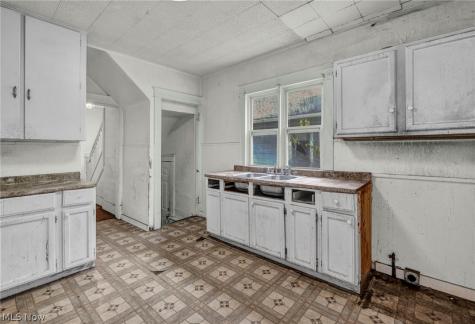 132 Irondale Street Elyria OH 44035