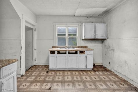 132 Irondale Street Elyria OH 44035