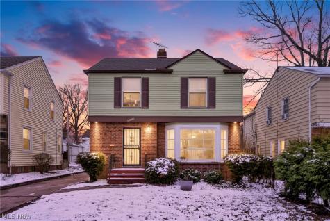 16908 Throckley Avenue Cleveland OH 44128