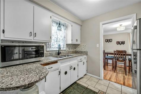 16908 Throckley Avenue Cleveland OH 44128