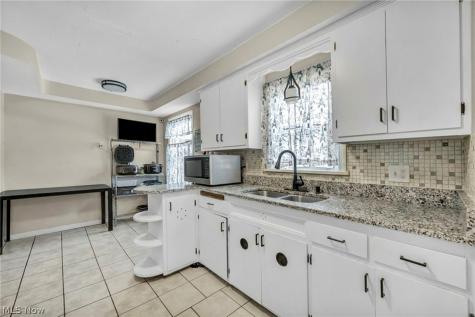 16908 Throckley Avenue Cleveland OH 44128