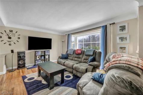 16908 Throckley Avenue Cleveland OH 44128