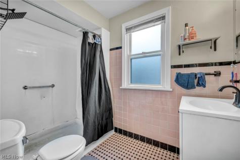 16908 Throckley Avenue Cleveland OH 44128