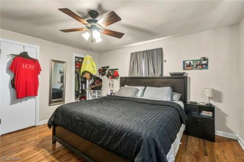 16908 Throckley Avenue Cleveland OH 44128