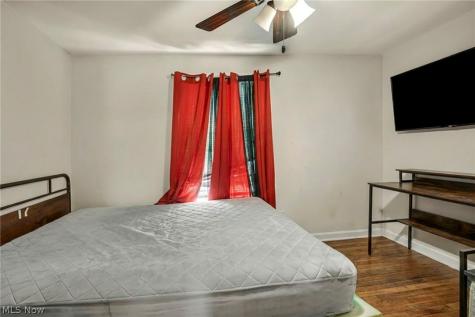 16908 Throckley Avenue Cleveland OH 44128