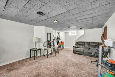 16908 Throckley Avenue Cleveland OH 44128