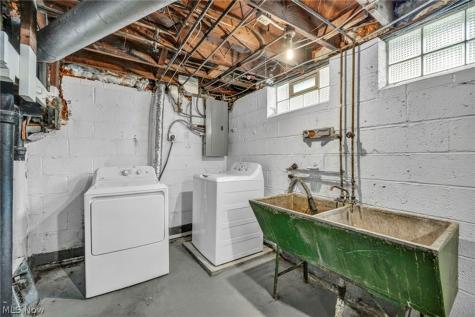 16908 Throckley Avenue Cleveland OH 44128