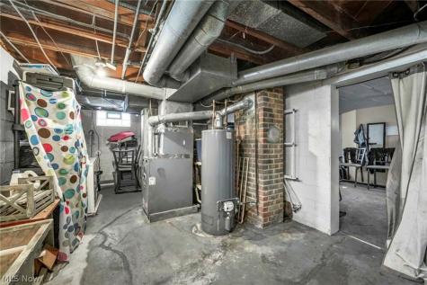 16908 Throckley Avenue Cleveland OH 44128