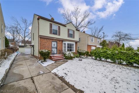 16908 Throckley Avenue Cleveland OH 44128