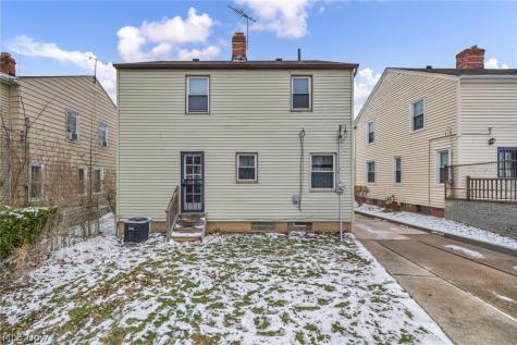 16908 Throckley Avenue Cleveland OH 44128