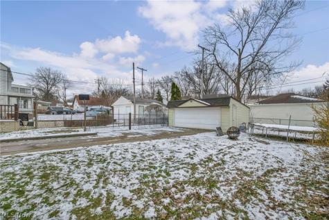 16908 Throckley Avenue Cleveland OH 44128