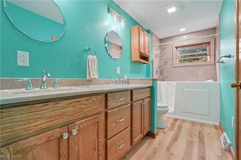 7436 Sugartree Drive Youngstown OH 44512