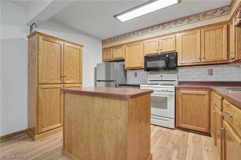 7436 Sugartree Drive Youngstown OH 44512