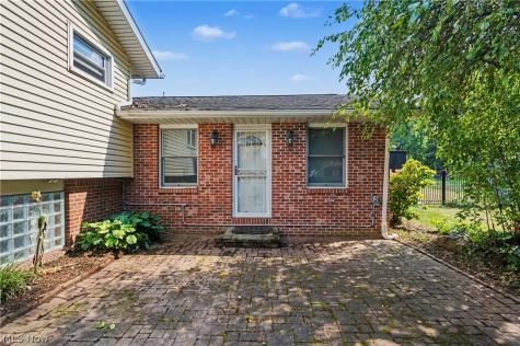 7436 Sugartree Drive Youngstown OH 44512
