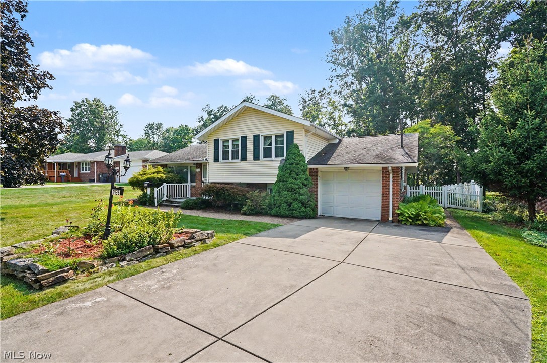7436 Sugartree Drive Youngstown OH 44512