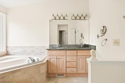 491 Thackeray Trail Richmond Heights OH 44143