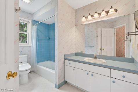 491 Thackeray Trail Richmond Heights OH 44143
