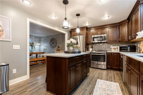 631 Summerdale Avenue NW Massillon OH 44646