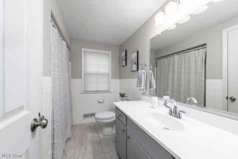 31401 Drake Drive Bay Village OH 44140
