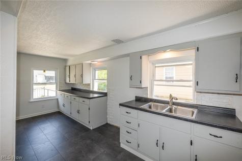1926 Nichols Avenue Lorain OH 44053