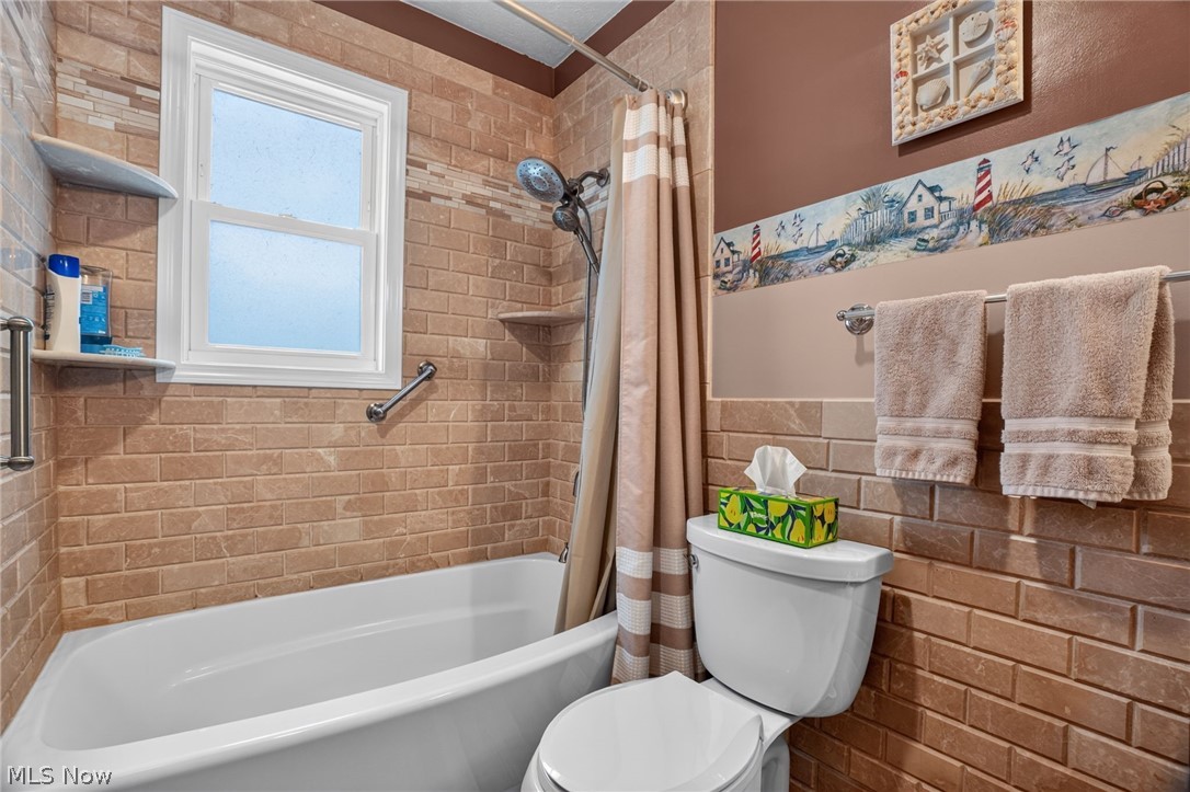 2415 Plum Creek Drive Roaming Shores OH 44084