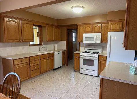 9912 Richard Drive Brooklyn OH 44144