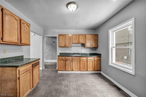 12805 Parkhill Avenue Cleveland OH 44120