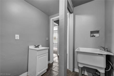 12805 Parkhill Avenue Cleveland OH 44120