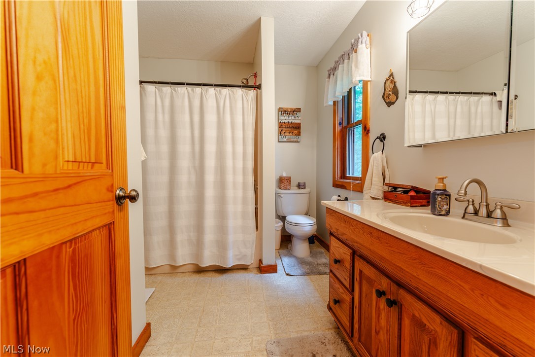14264 Township Road 467 Lakeville OH 44638
