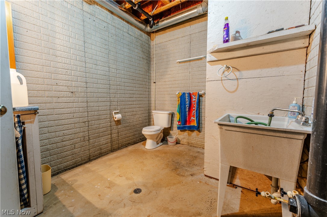 14264 Township Road 467 Lakeville OH 44638
