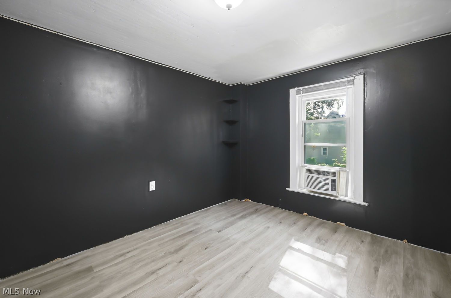 453 Vine Avenue NE Warren OH 44483
