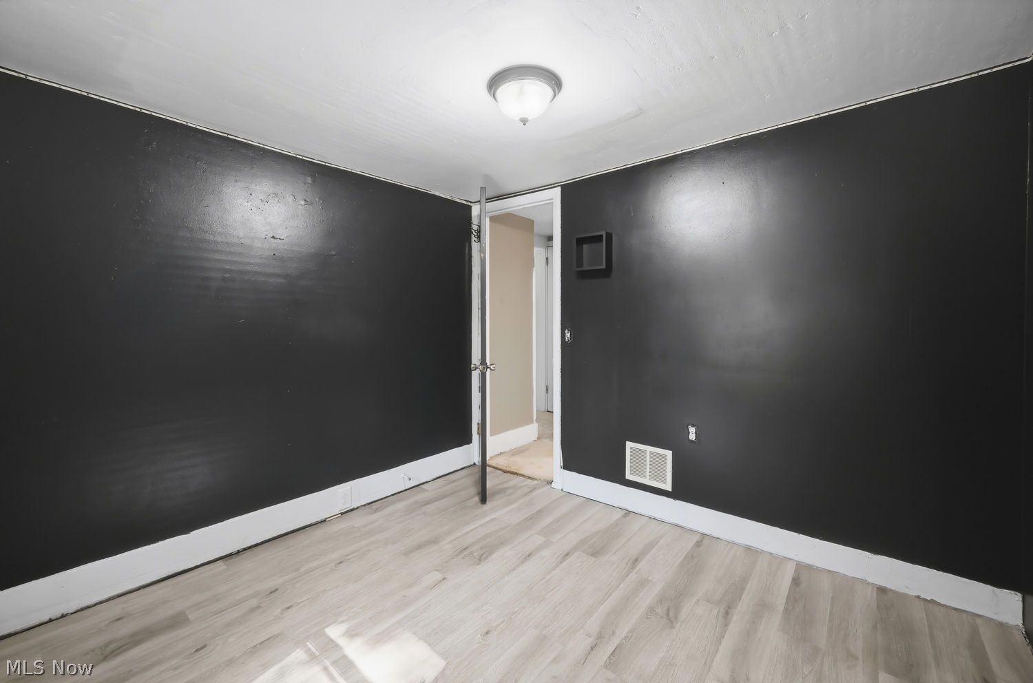 453 Vine Avenue NE Warren OH 44483