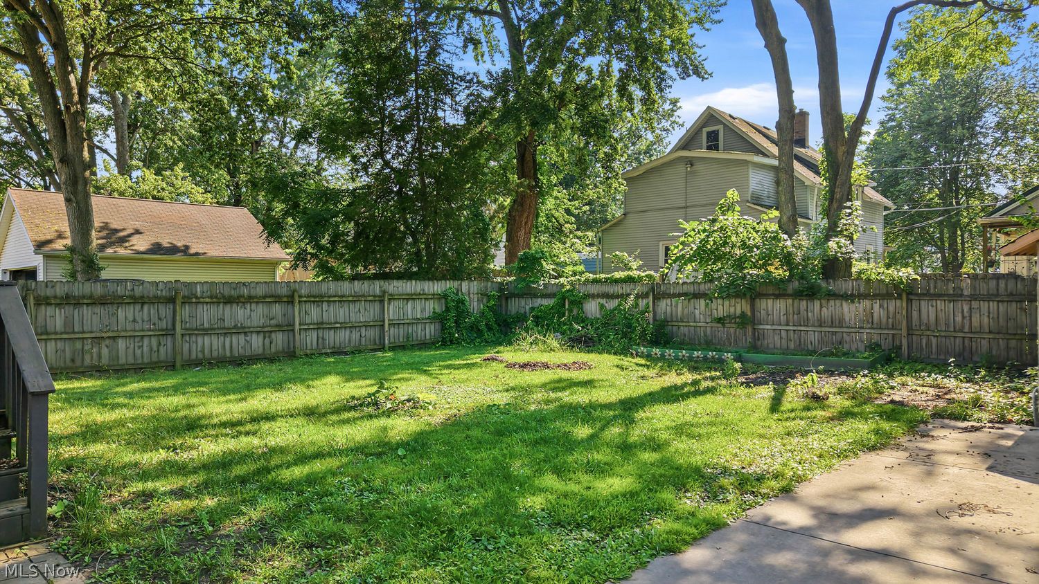 453 Vine Avenue NE Warren OH 44483