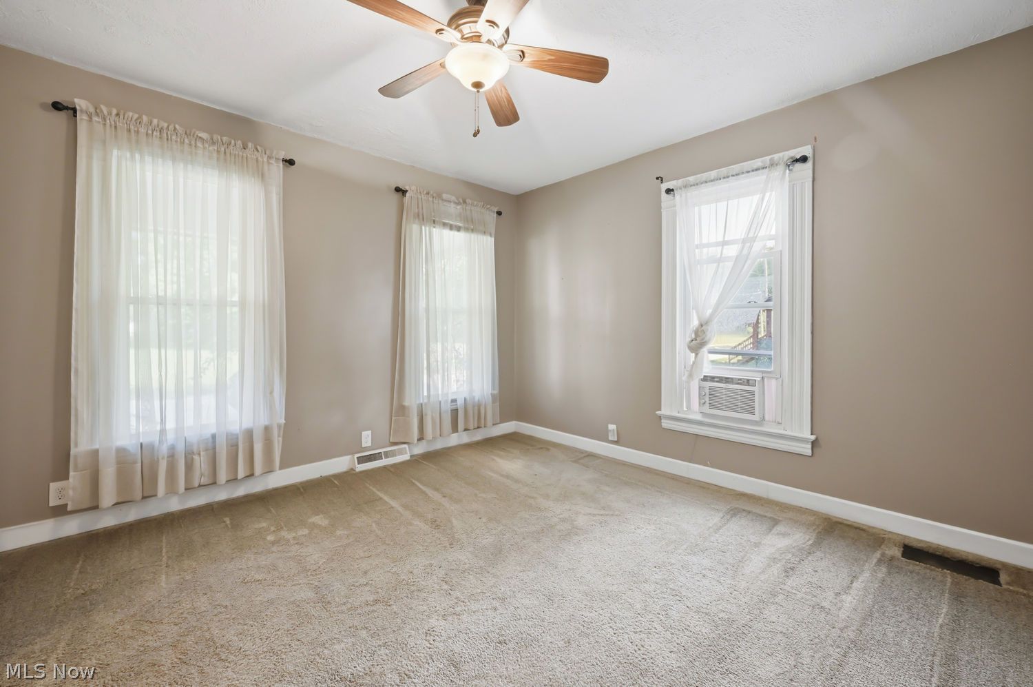 453 Vine Avenue NE Warren OH 44483