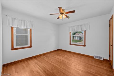 8315 Manorford Drive Parma OH 44129
